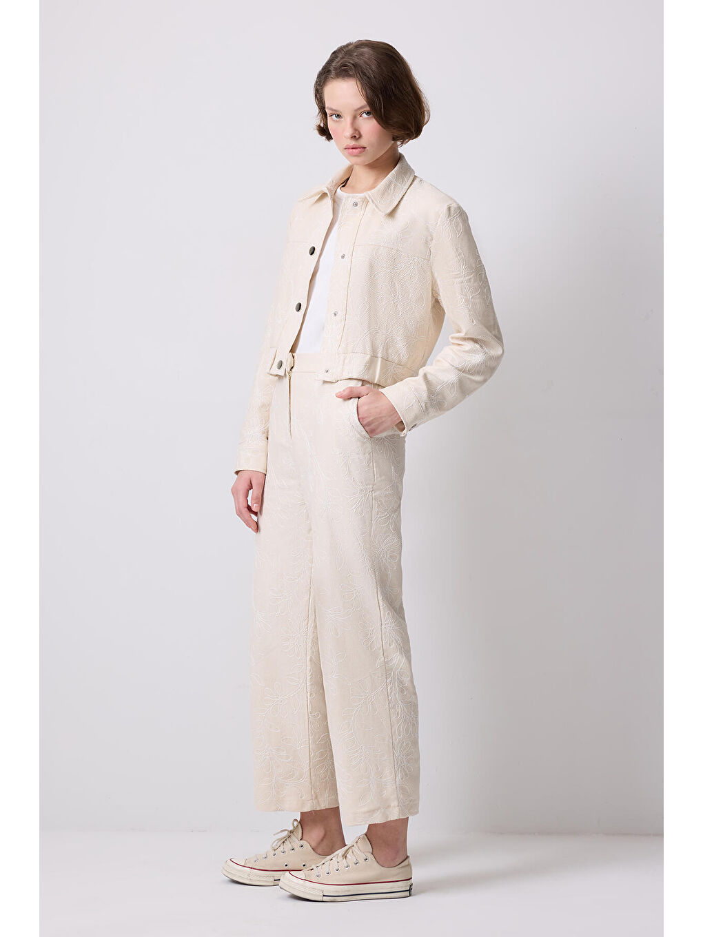 Ekru Nakış Detaylı Pantolon-2