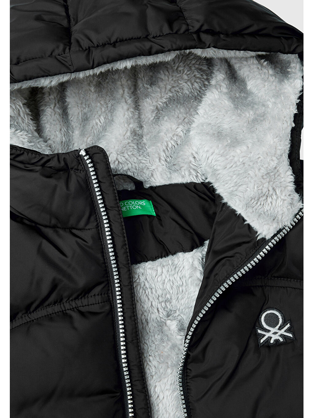 Erkek Çocuk Siyah Sol Göğsü Logo Yamalı Önü Cep Detaylı Pufa Mont-2