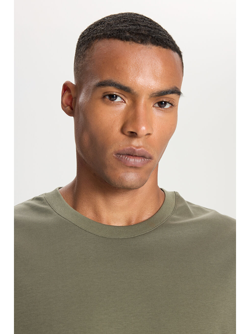 Erkek Haki %100 Pamuk Modern Fit Normal Kesim Bisiklet Yaka Tişört-4