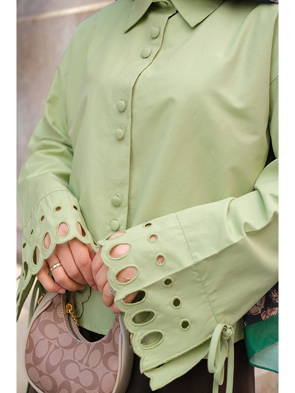 Kadın Kolu Nakışlı Gömlek Fıstık Yeşil-4