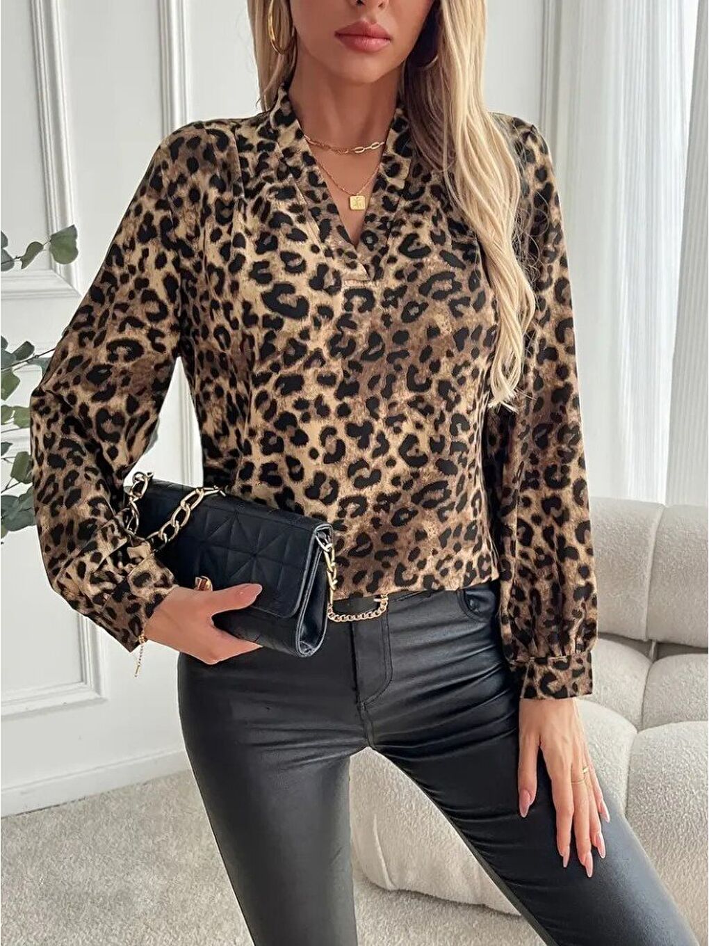 Mavi Kadın Uzun Kollu V Yakalı Modal Leopar Desenli Bluz-4