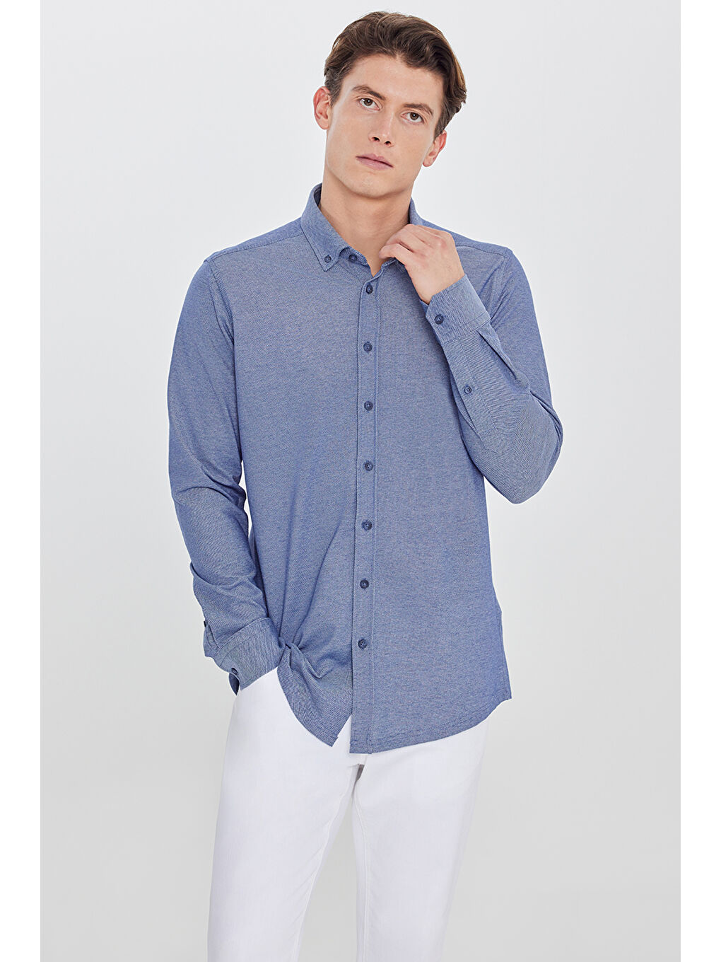 Erkek Lacivert Pamuklu Slim Fit Dar Kesim Düğmeli Yaka Örme Gömlek