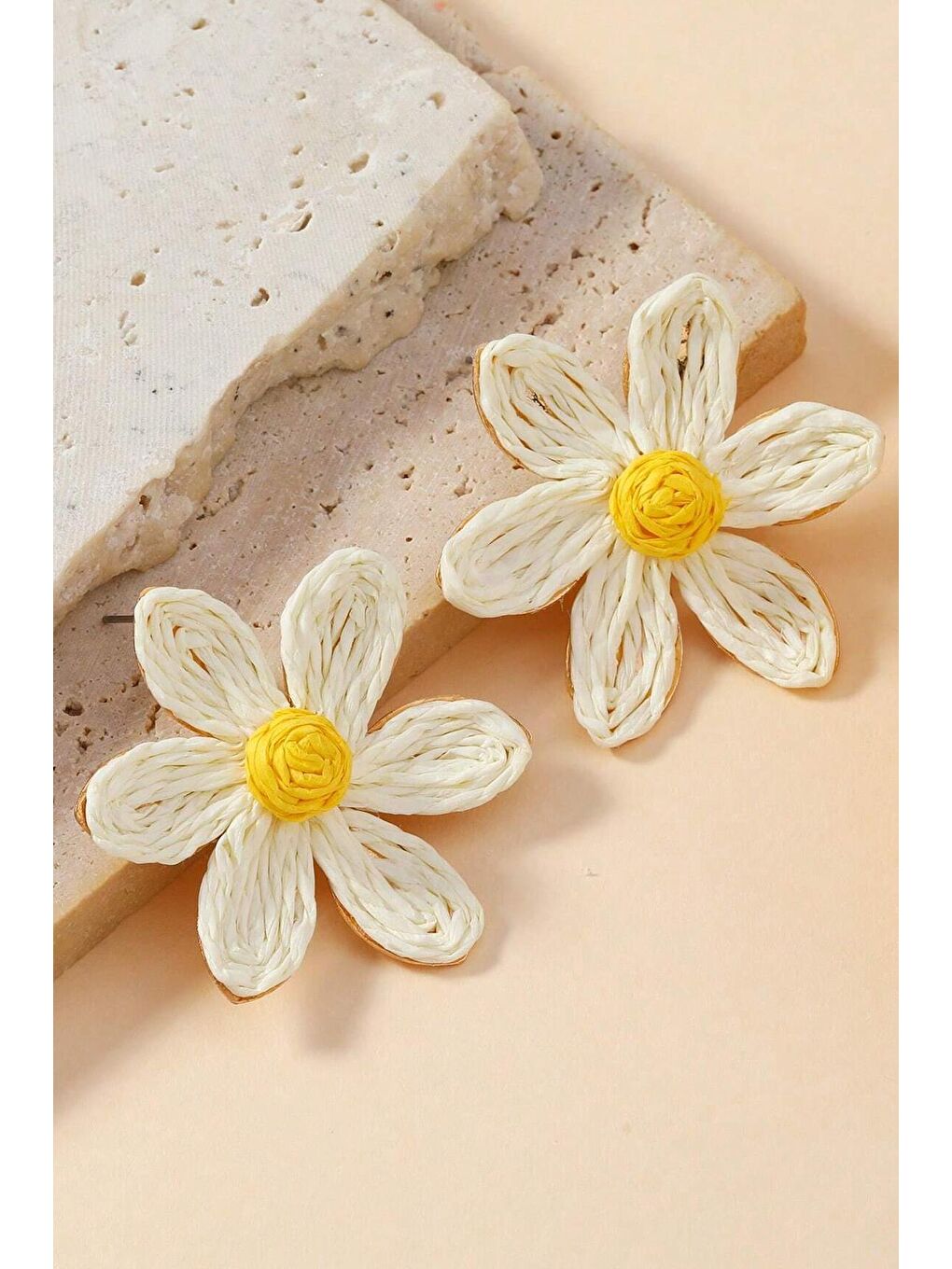 Beyaz Papatya Hasır Küpe-3