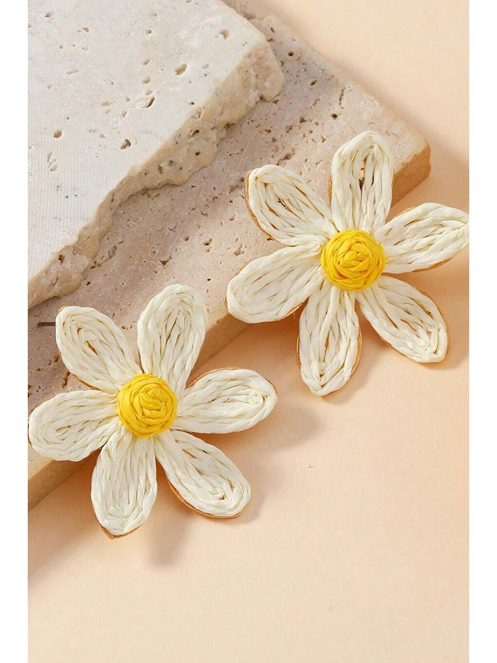 Beyaz Papatya Hasır Küpe-4