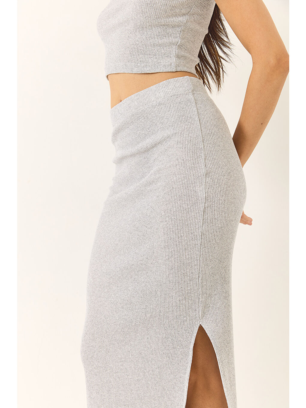 Gri Kadın Kare Yaka Kısa Kollu Crop Yırtmaç Detaylı Kaşkorse Alt-Üst Takım-5