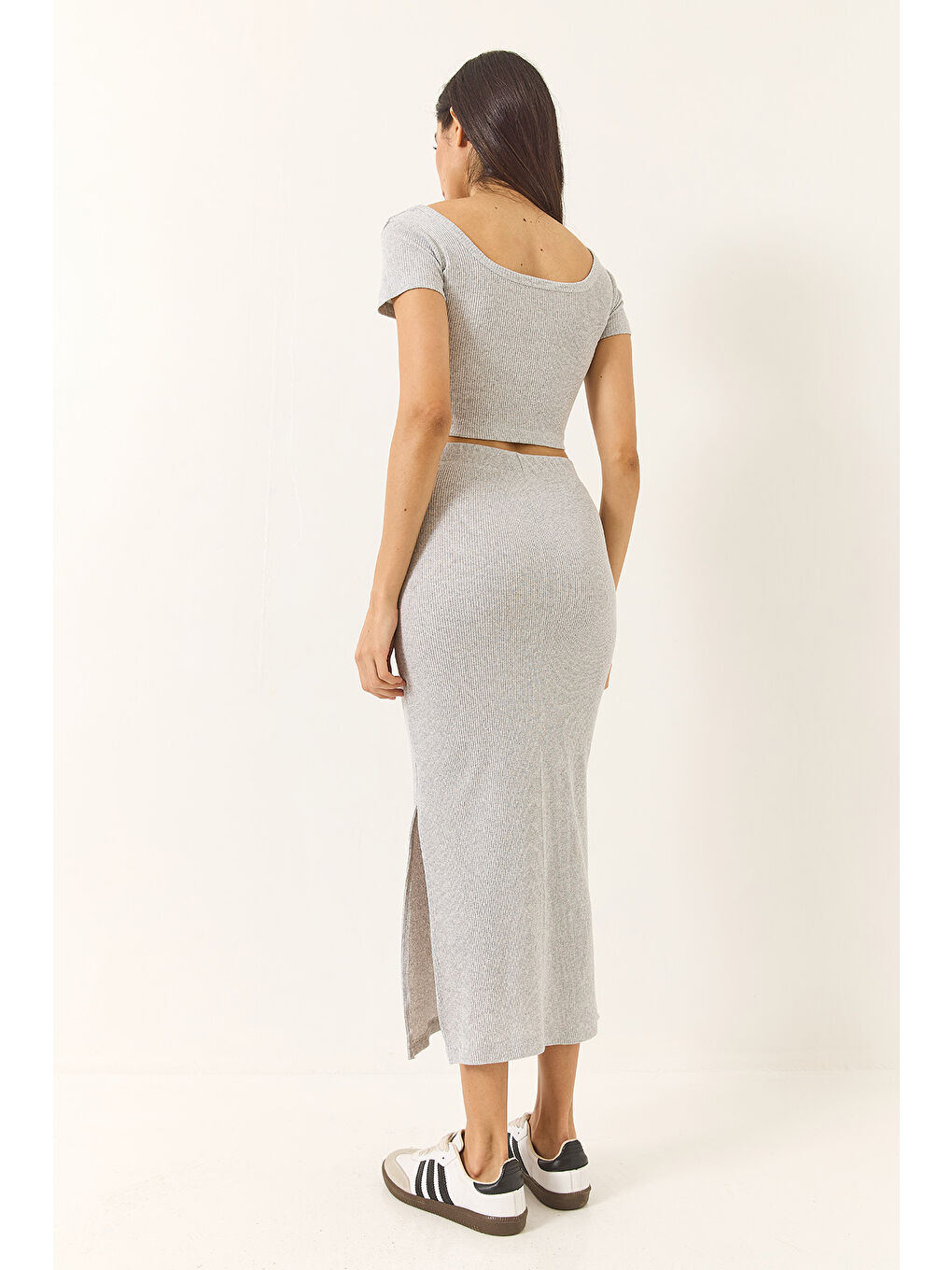 Gri Kadın Kare Yaka Kısa Kollu Crop Yırtmaç Detaylı Kaşkorse Alt-Üst Takım-6