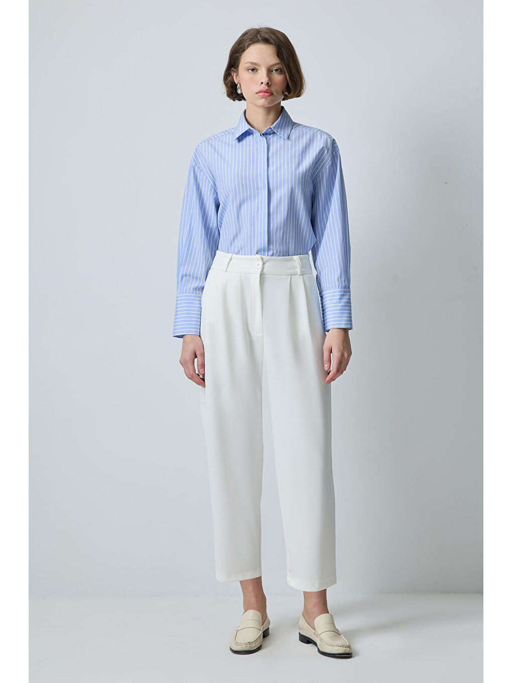 Beyaz Çift Pileli Bol Pantolon