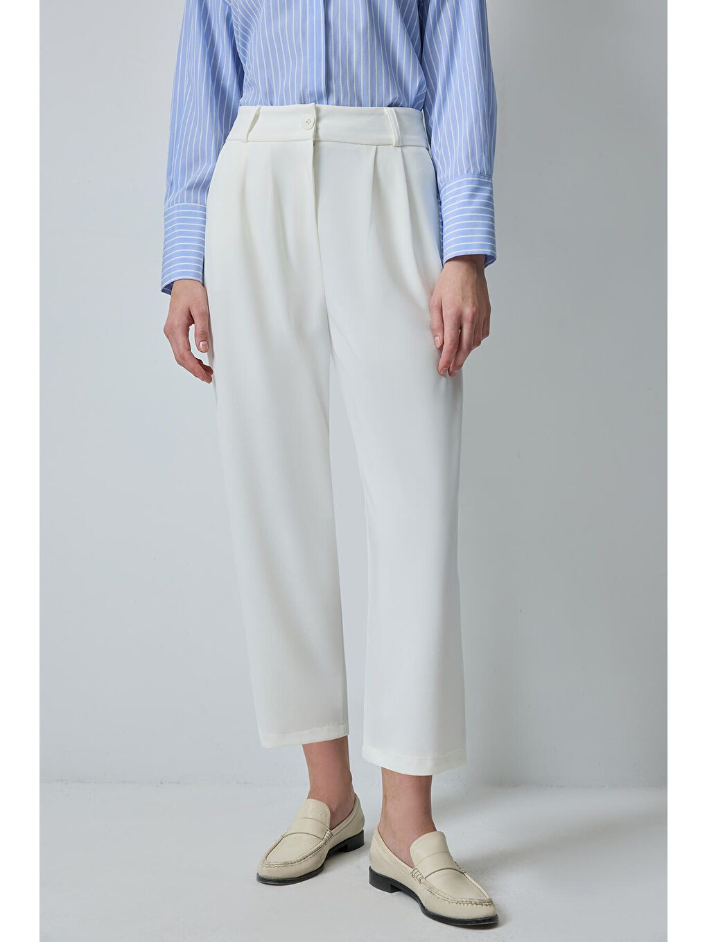 Beyaz Çift Pileli Bol Pantolon-1