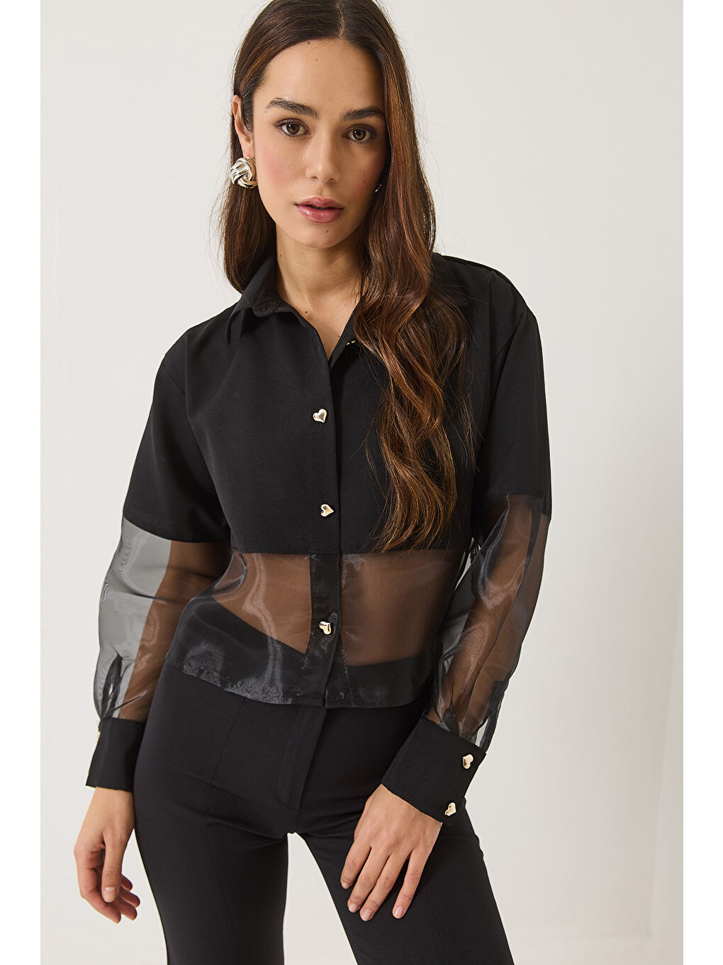 Siyah Kadın Kalp Düğmeli Tül Detaylı Yarı Transparan Gömlek-4