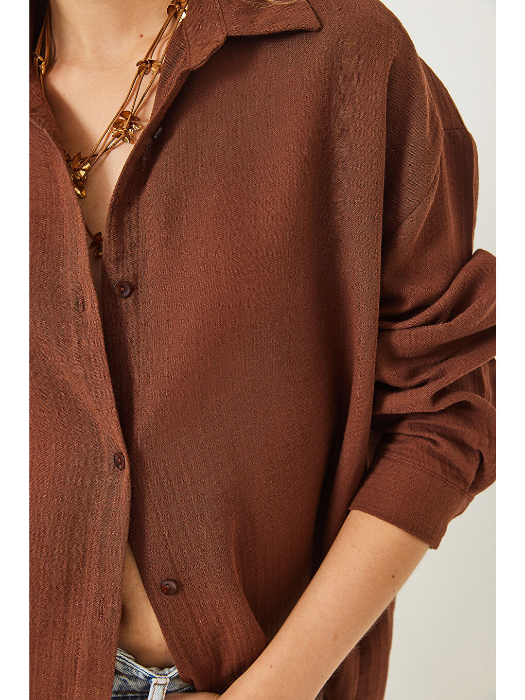 Kahverengi Kadın Oversize Uzun Kollu Müslin Basic Gömlek-5