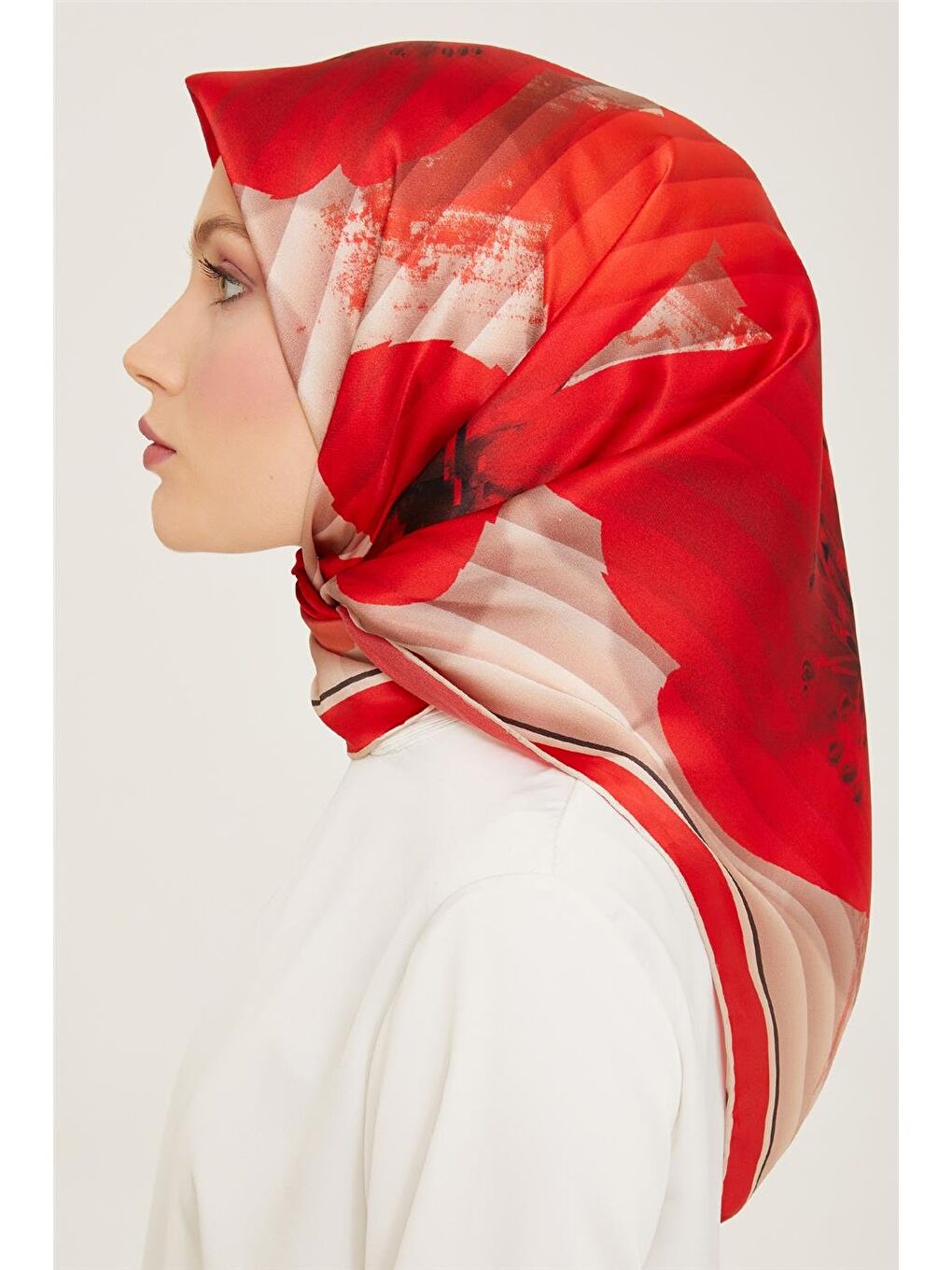 Karışık Çiçek Desenli Sura İpek Eşarp 24Ya9100 34 83-2