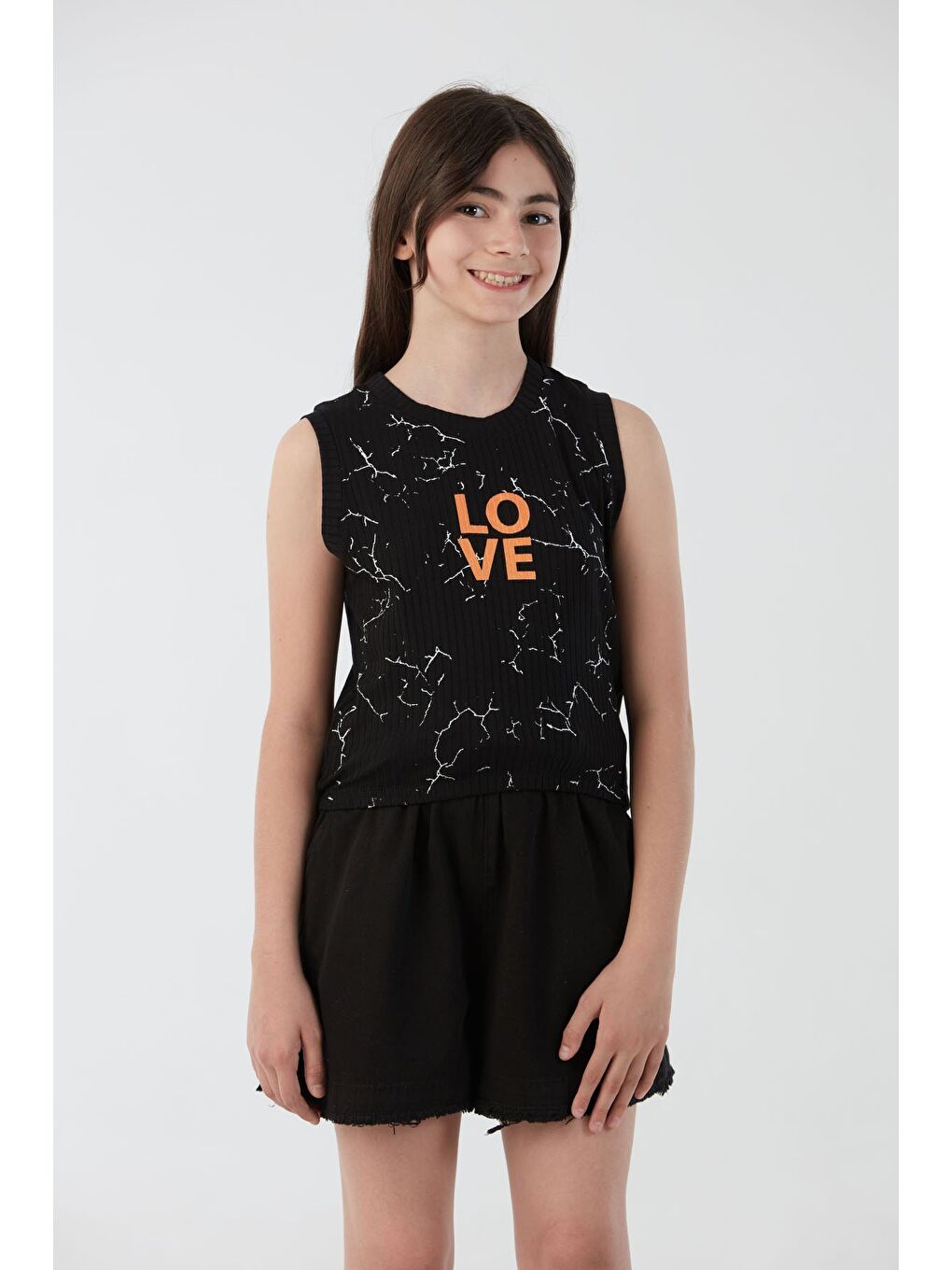 Siyah Fitilli Love Baskılı Beli Lastikli Kız Çocuk Tişört