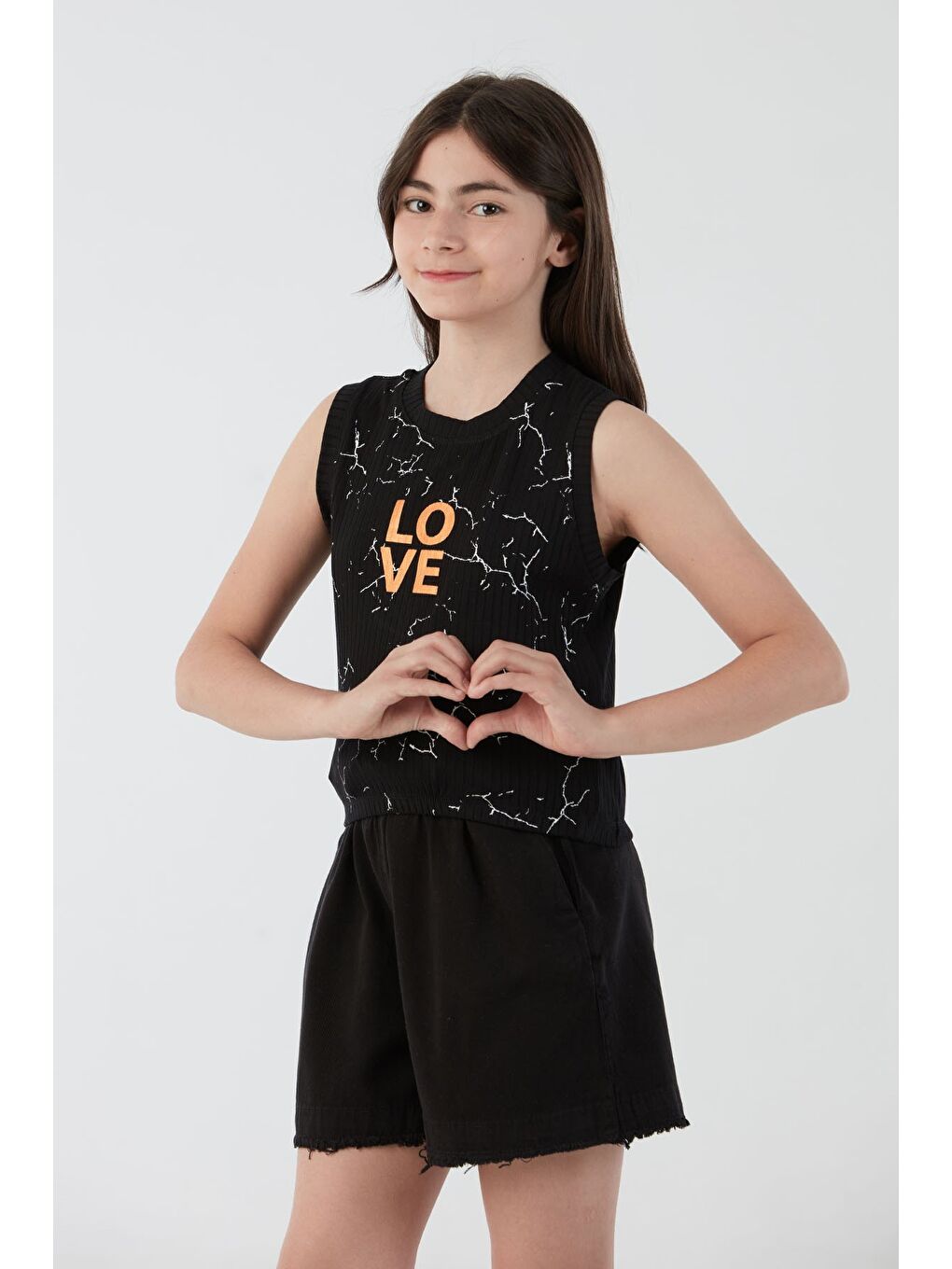 Siyah Fitilli Love Baskılı Beli Lastikli Kız Çocuk Tişört-1