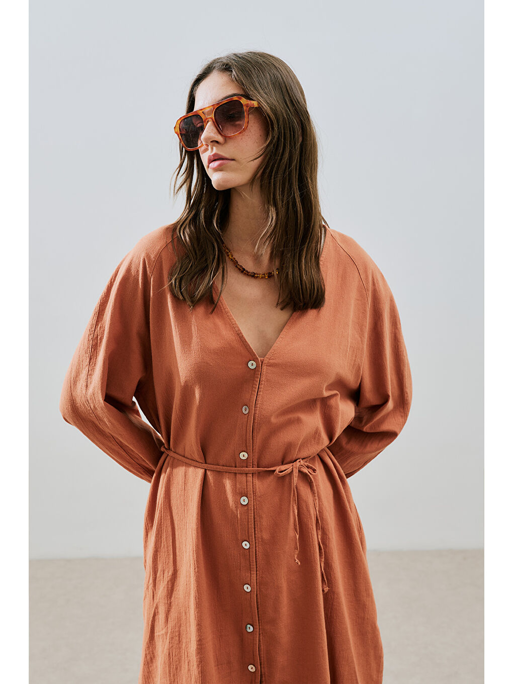 Kahverengi Dokulu Düğmeli Uzun Tunik Tarçın-2