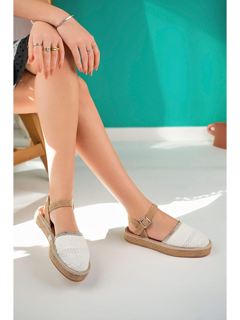 Beyaz Glara Önü Kapalı Hasır Görünümlü Kadın Triko Sandalet-1