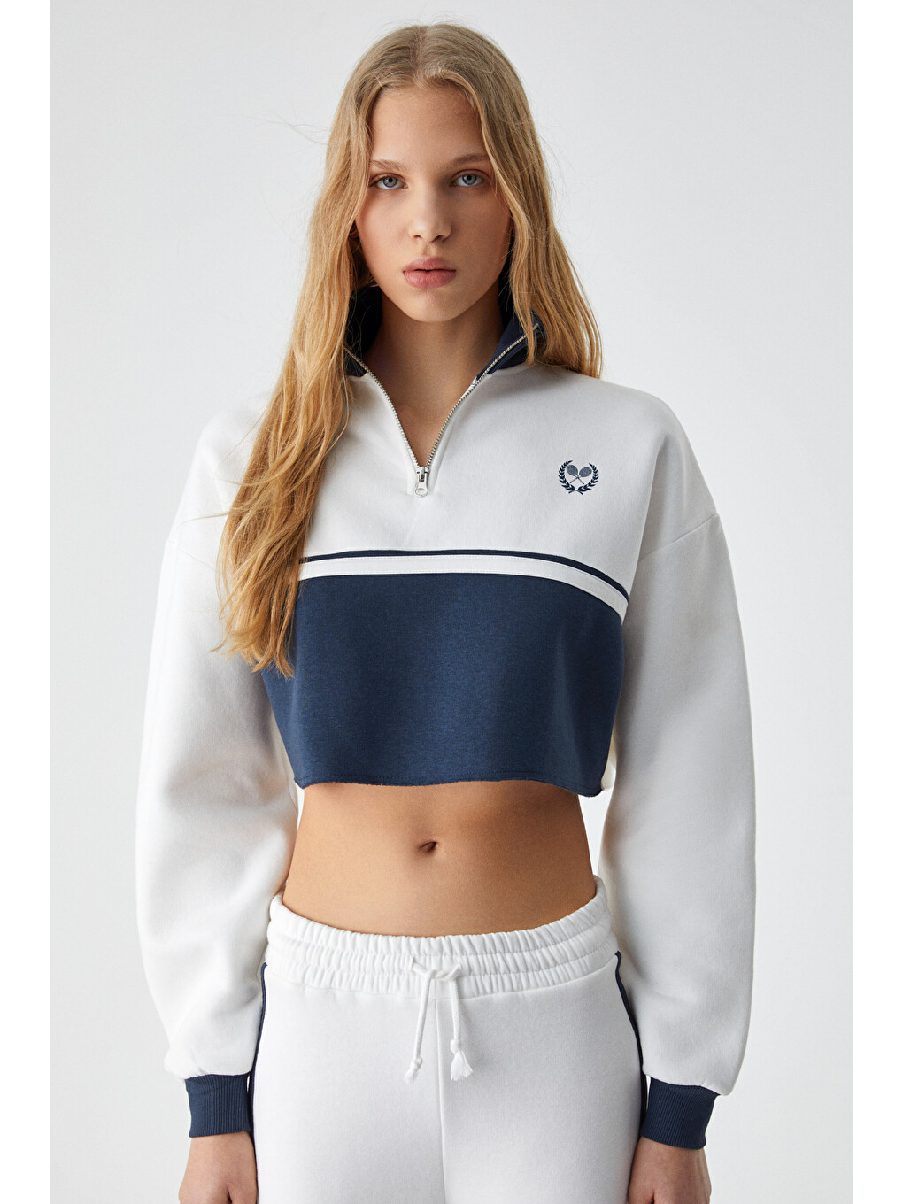 Krussen Kadın Oversize Fermuarlı Uzun Kollu 3 İplik Kısa Beyaz Sweatshirt