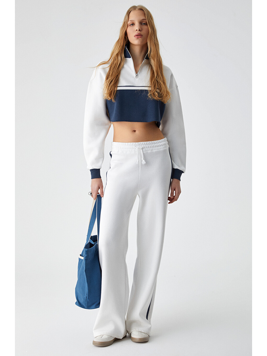 Krussen Kadın Oversize Fermuarlı Uzun Kollu 3 İplik Kısa Beyaz Sweatshirt-1