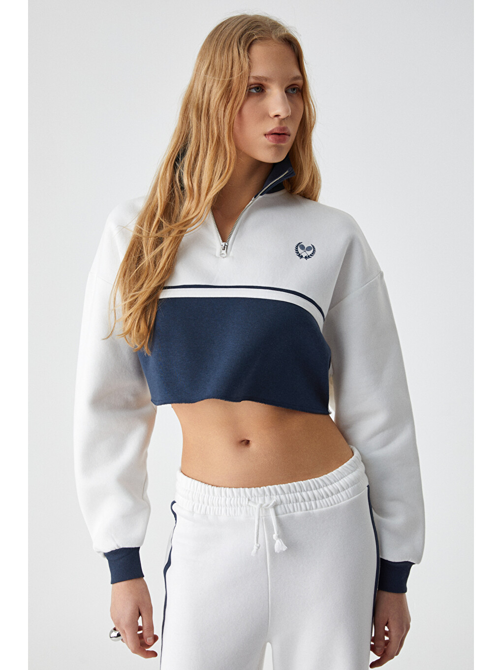 Krussen Kadın Oversize Fermuarlı Uzun Kollu 3 İplik Kısa Beyaz Sweatshirt-2
