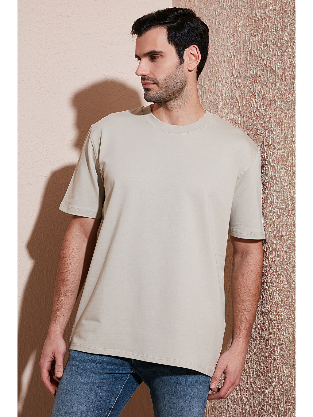 Bej Pamuklu Bisiklet Yaka Relaxed Fit Basic Erkek Tişört 5902610