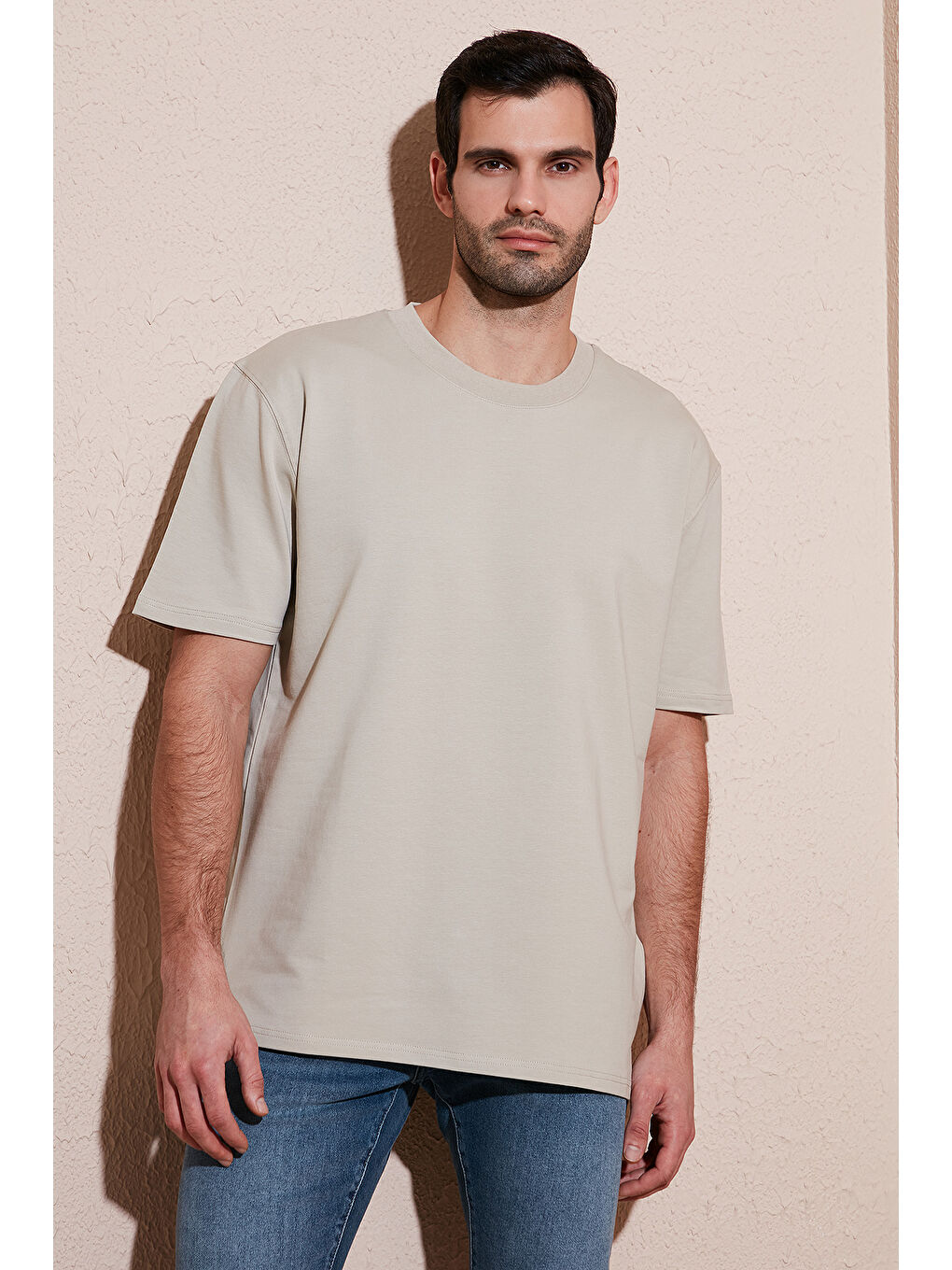 Bej Pamuklu Bisiklet Yaka Relaxed Fit Basic Erkek Tişört 5902610-2