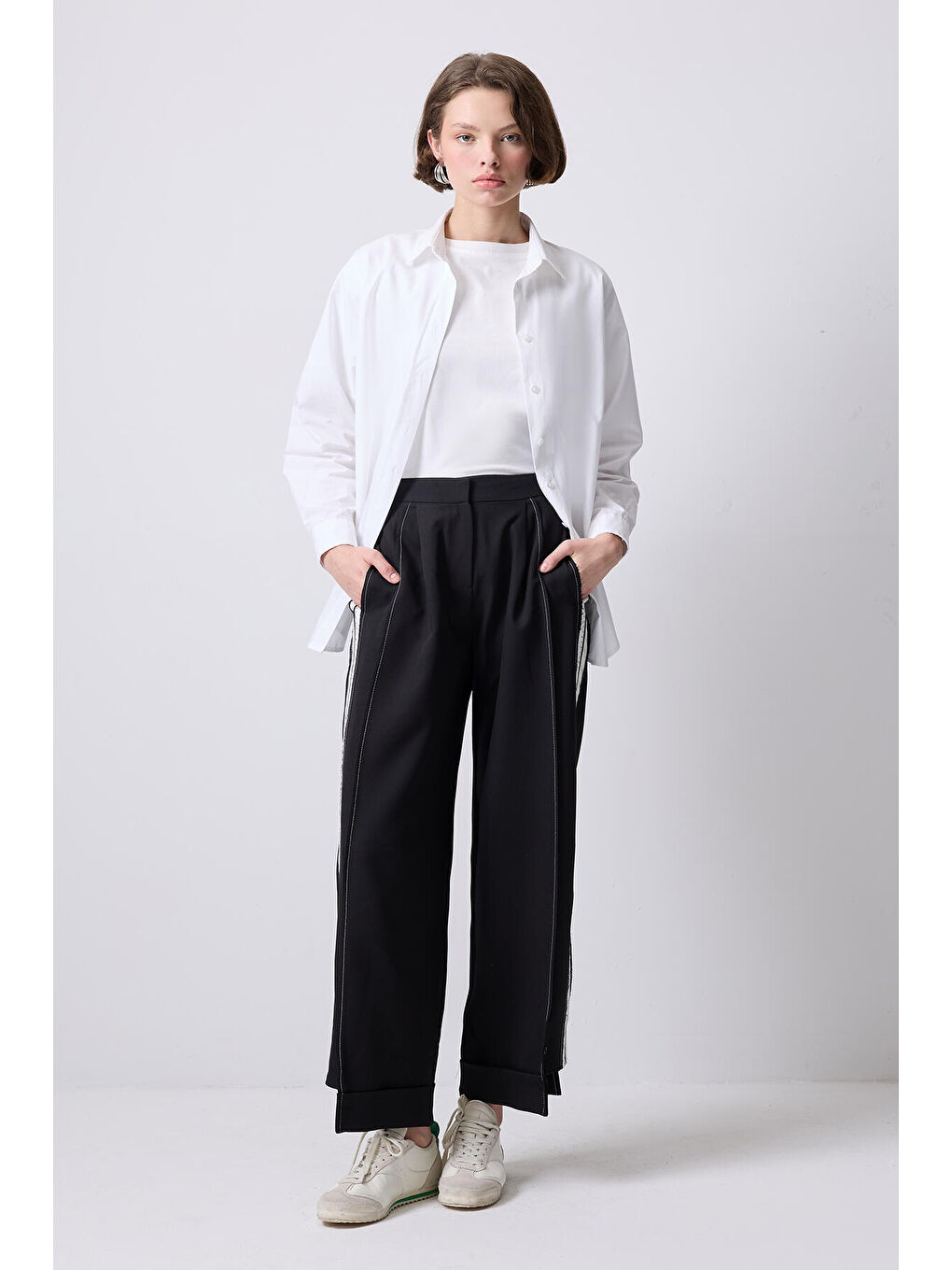 Siyah Şerit Detaylı Şalvar Pantolon