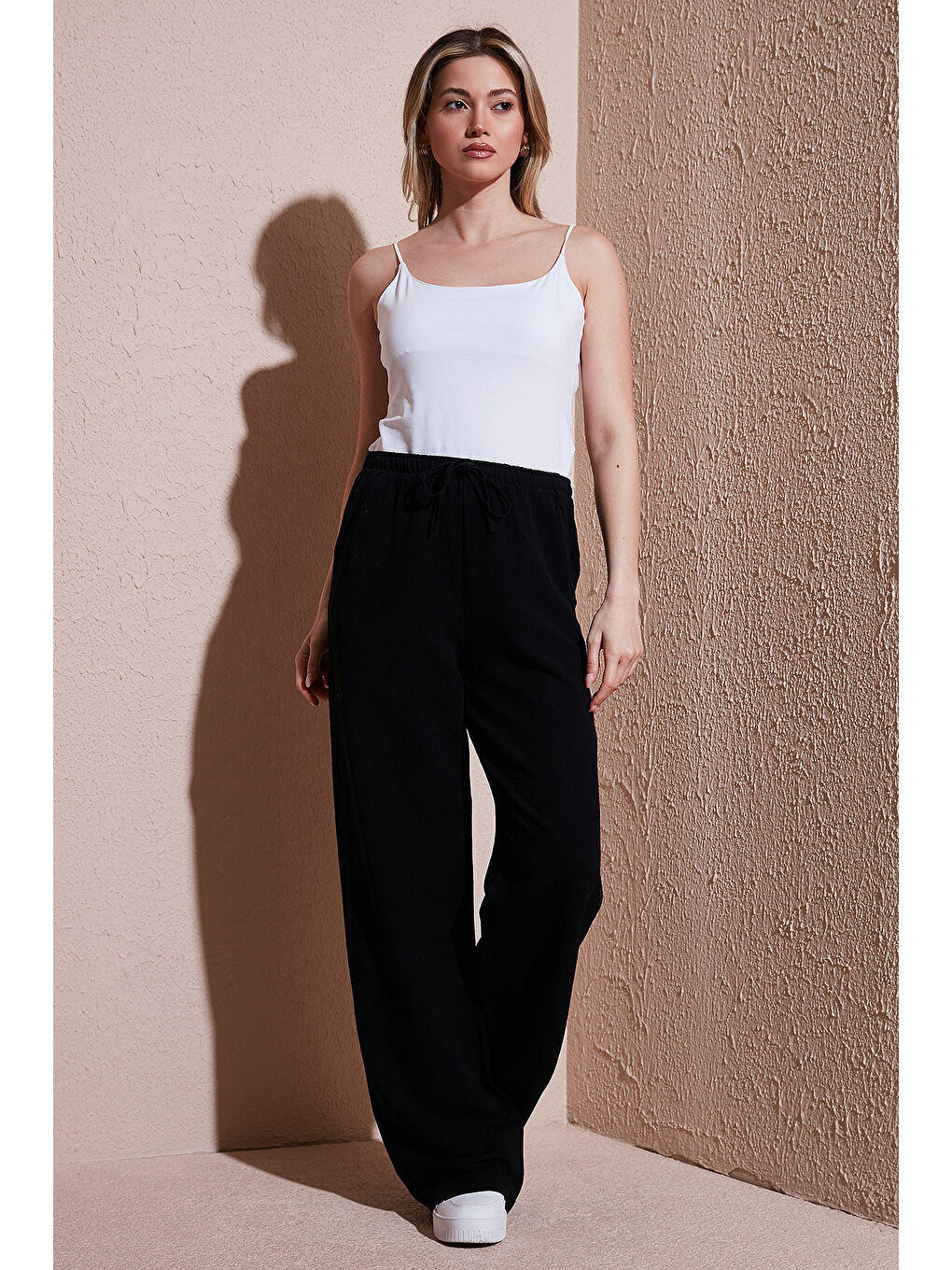 Siyah Wide Leg Yüksek Bel Geniş Paça Pantolon 25Y0249K1