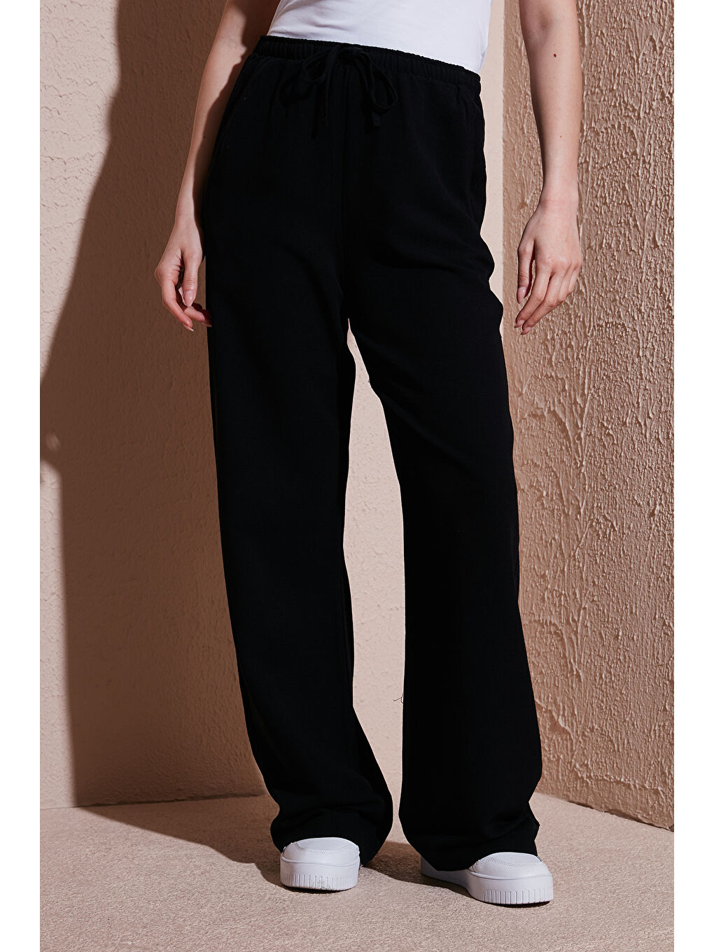 Siyah Wide Leg Yüksek Bel Geniş Paça Pantolon 25Y0249K1-1