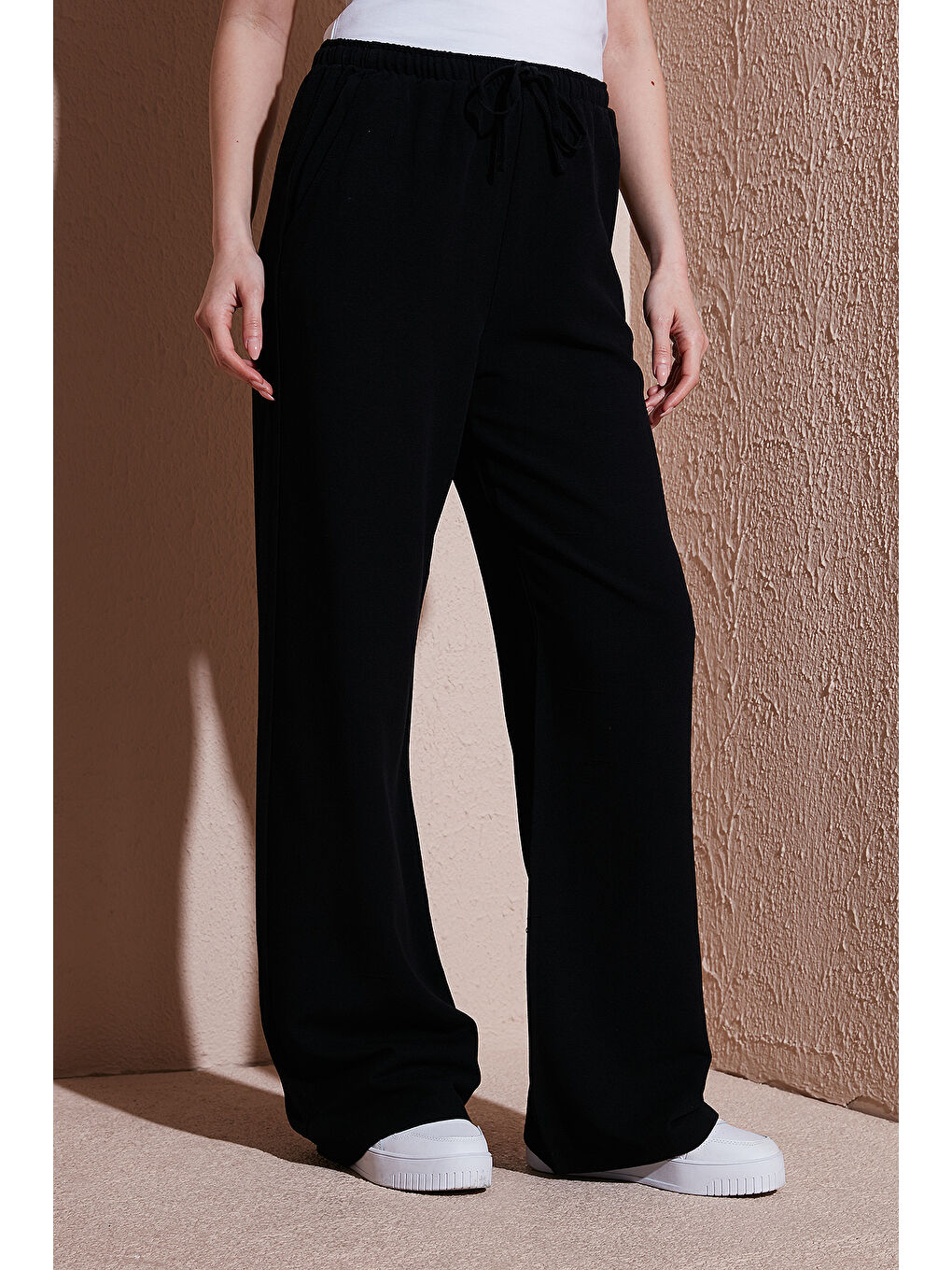 Siyah Wide Leg Yüksek Bel Geniş Paça Pantolon 25Y0249K1-4