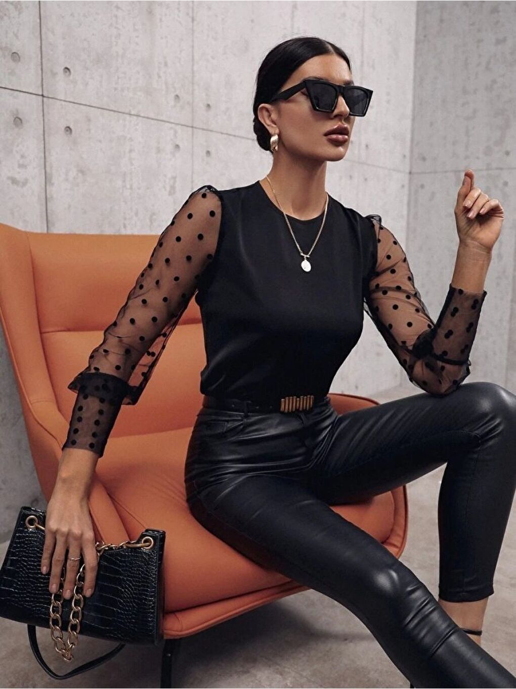 Siyah Kadın Uzun Kollu Bisiklet Yaka Kollar Puantiyeli Tül Detaylı Sandy Bluz-1