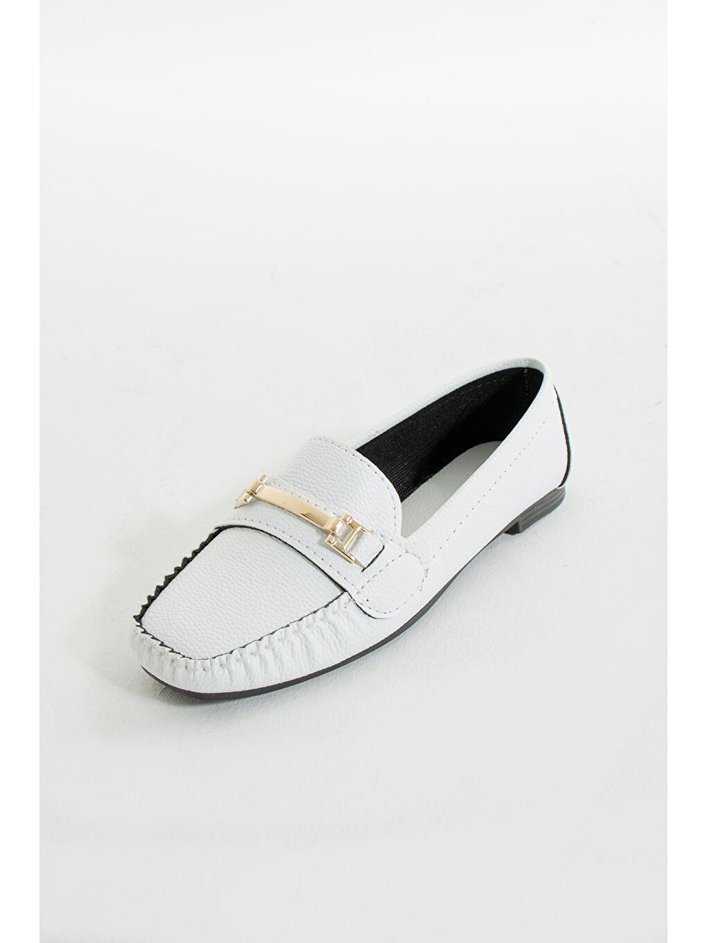 Beyaz Rahat Kalıp Tokalı Kadın Babet 001-177-22-7