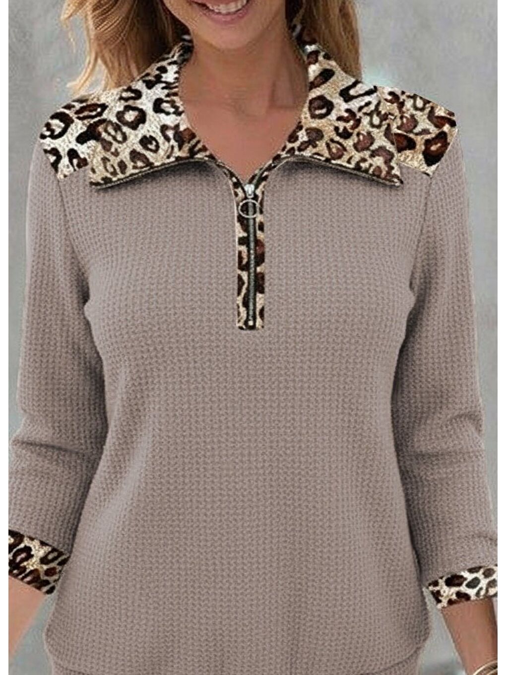 Bej Kadın Uzun Kollu Leopar Yakalı Fermuarlı Waffle Bluz-1