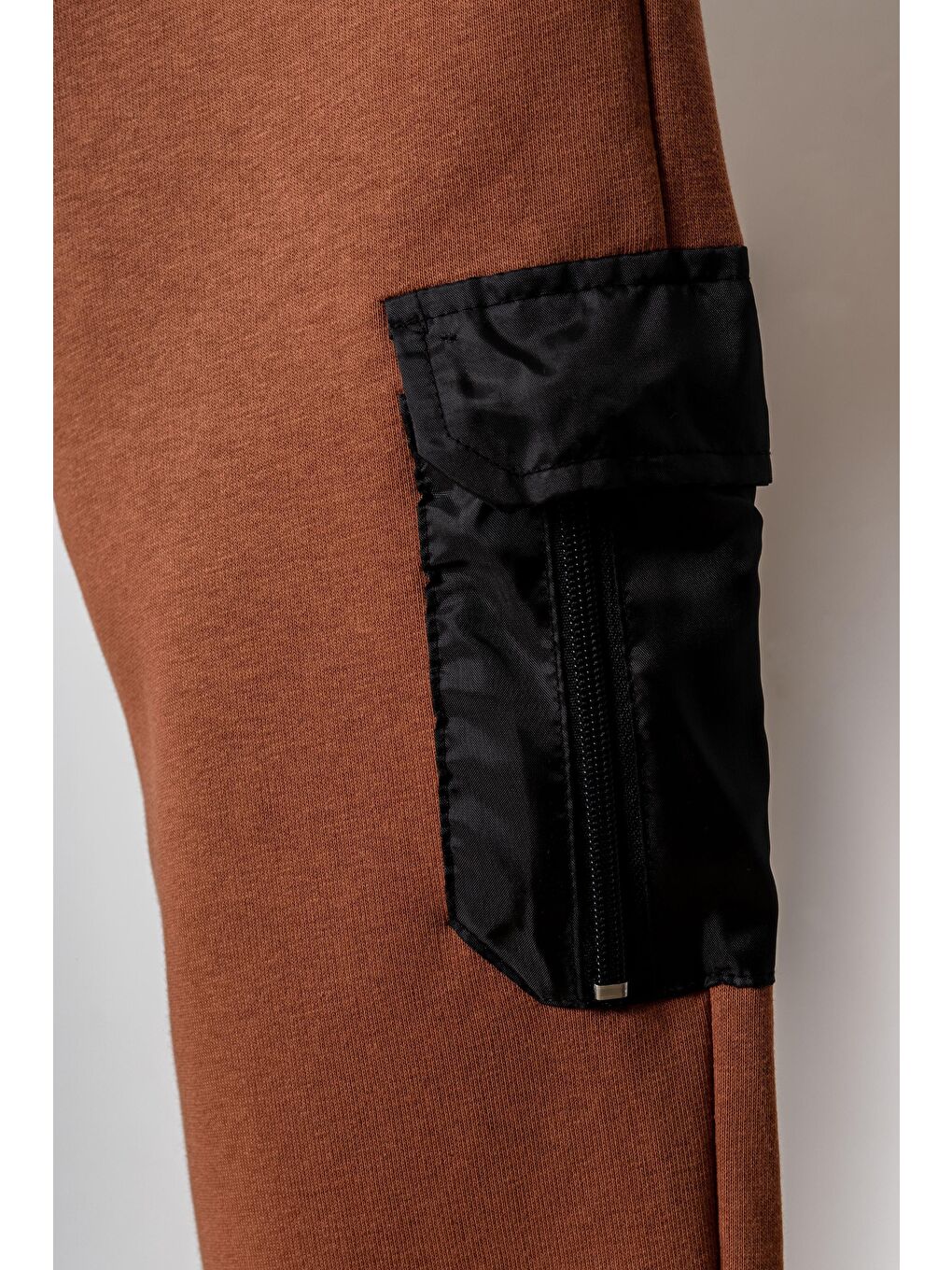 Kahverengi 3 İp İki Diz Mikro Kargo Cepli Sağ Cep Fermuarlı Erkek Çocuk Eşofman Altı-3