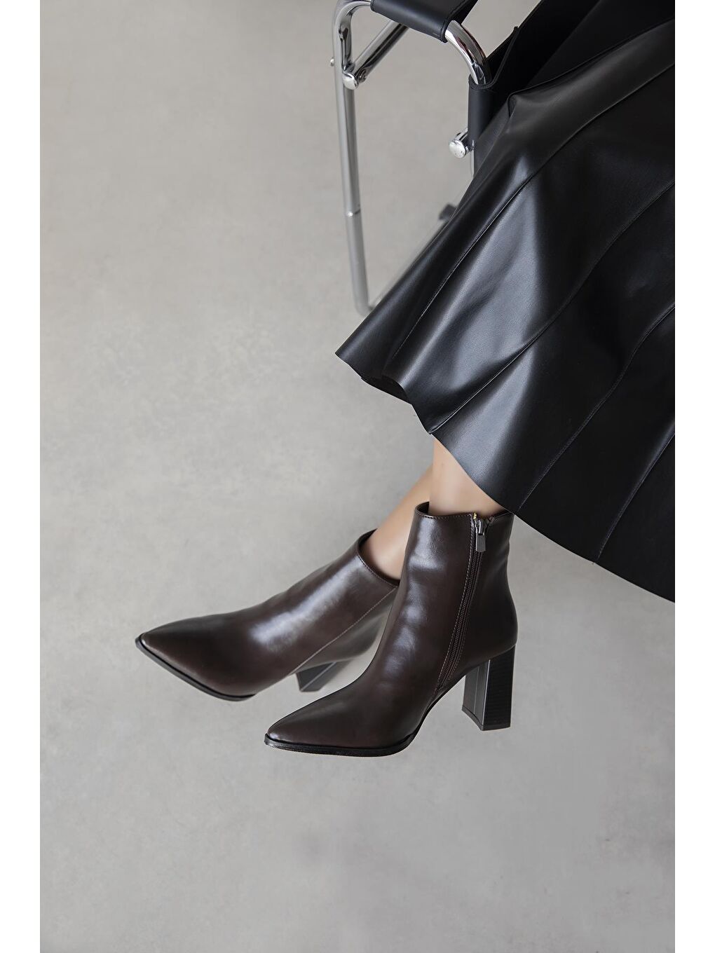 Kahverengi Nomi Kadın Topuklu Kırışık Deri Bot Kahve-1