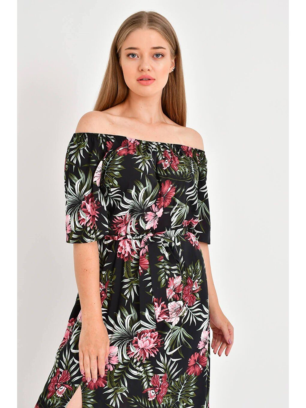 Siyah Düşük Omuzlu Yırtmaçlı Elbise-1