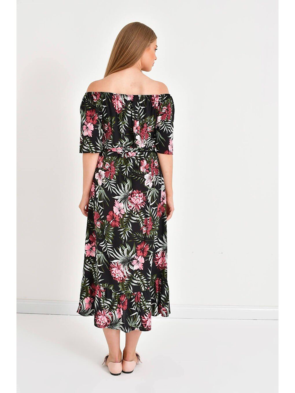 Siyah Düşük Omuzlu Yırtmaçlı Elbise-3