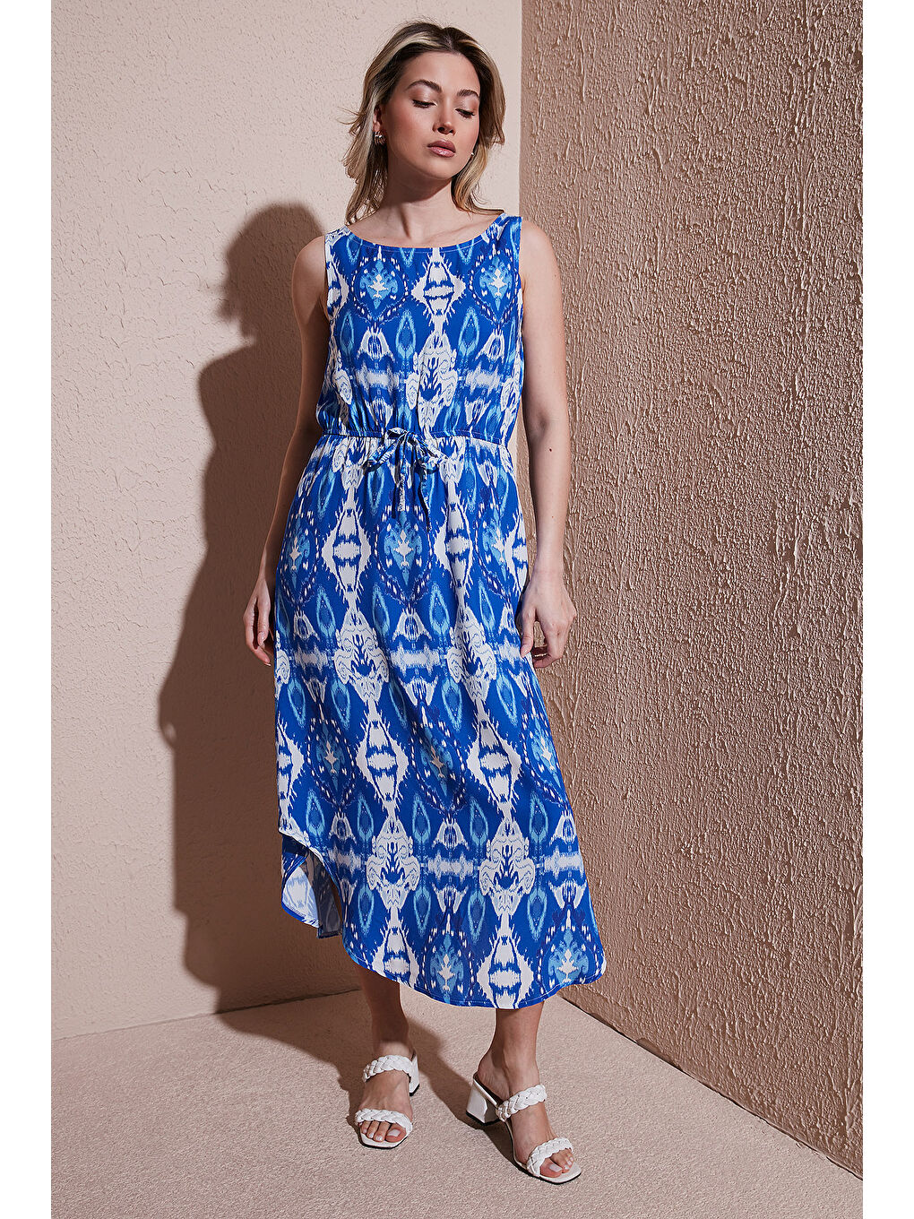Mavi Standart Fit Bisiklet Yaka Bağlamalı Desenli Midi Elbise 25Y0154K1-1