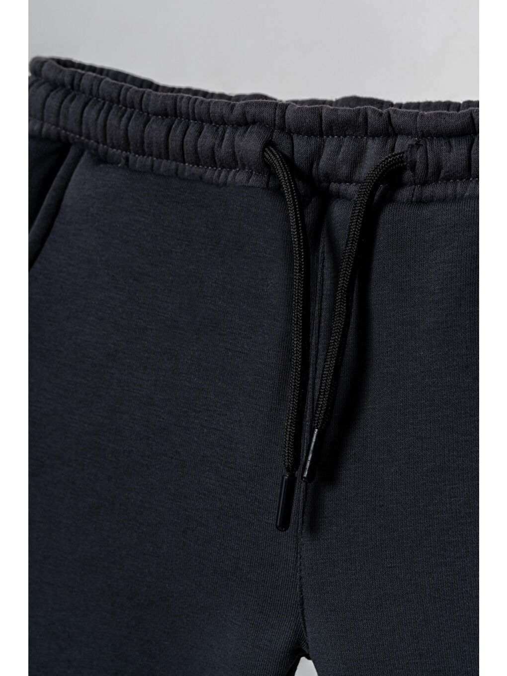 Siyah 3 İp İki Diz Mikro Kargo Cepli Sağ Cep Fermuarlı Erkek Çocuk Eşofman Altı-1