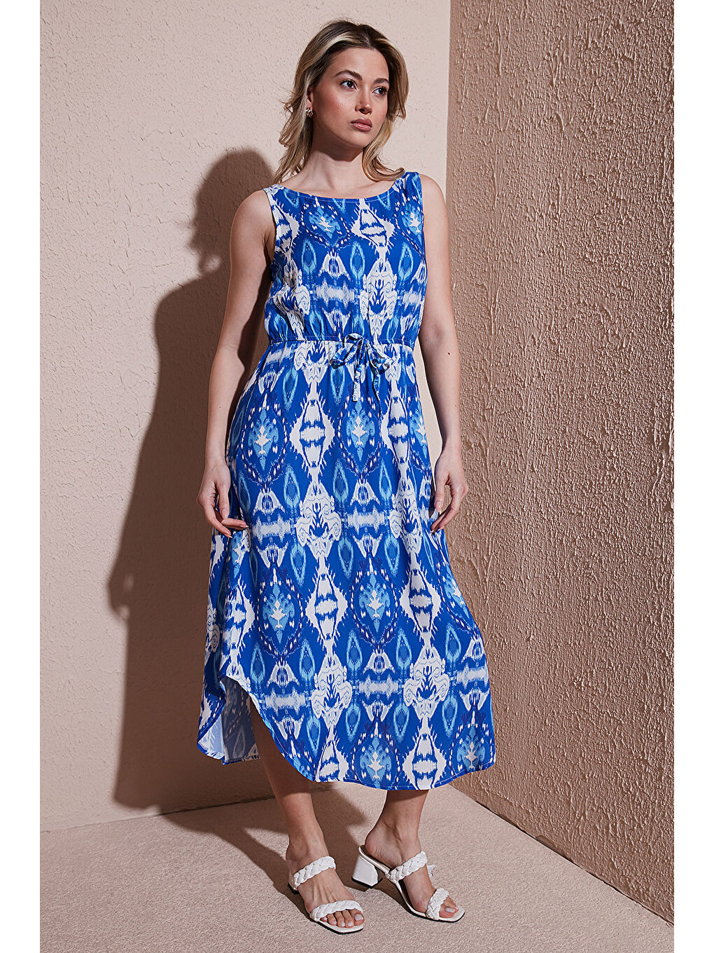 Mavi Standart Fit Bisiklet Yaka Bağlamalı Desenli Midi Elbise 25Y0154K1-2