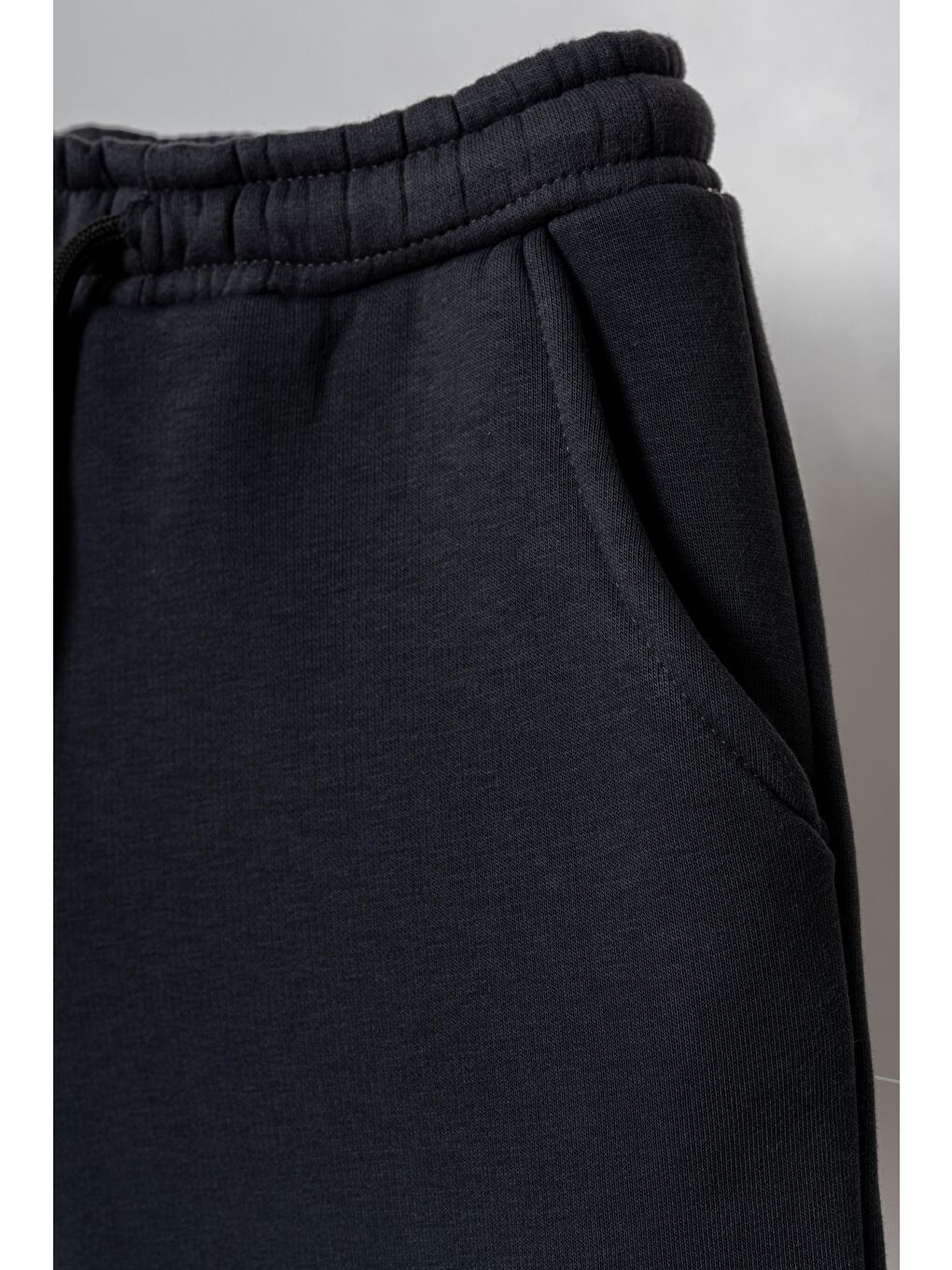 Siyah 3 İp İki Diz Mikro Kargo Cepli Sağ Cep Fermuarlı Erkek Çocuk Eşofman Altı-2