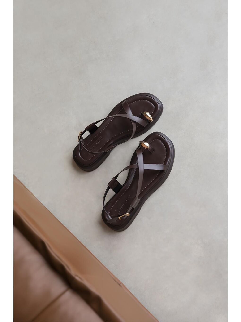 Kahverengi Puket Kadın Parmak Arası Deri Sandalet Kahve-2