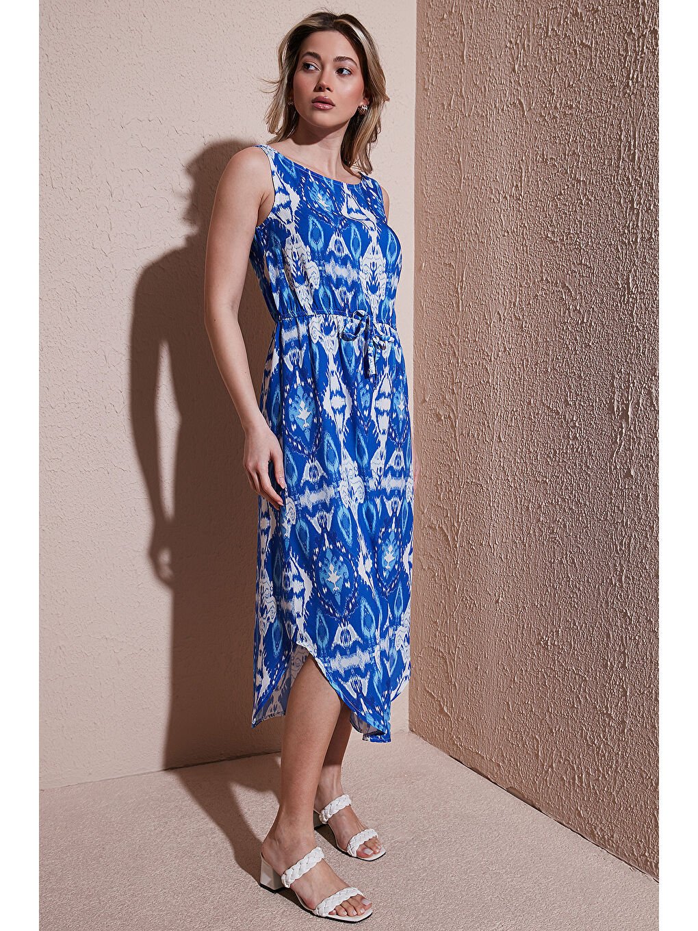 Mavi Standart Fit Bisiklet Yaka Bağlamalı Desenli Midi Elbise 25Y0154K1-3