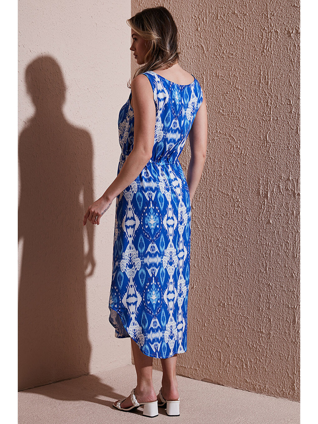 Mavi Standart Fit Bisiklet Yaka Bağlamalı Desenli Midi Elbise 25Y0154K1-4