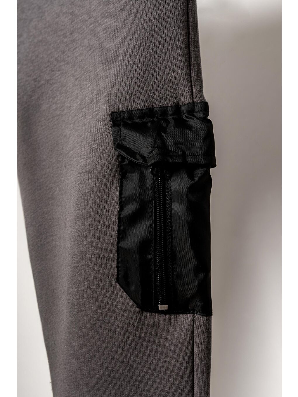 Gri 3 İp İki Diz Mikro Kargo Cepli Sağ Cep Fermuarlı Erkek Çocuk Eşofman Altı-2