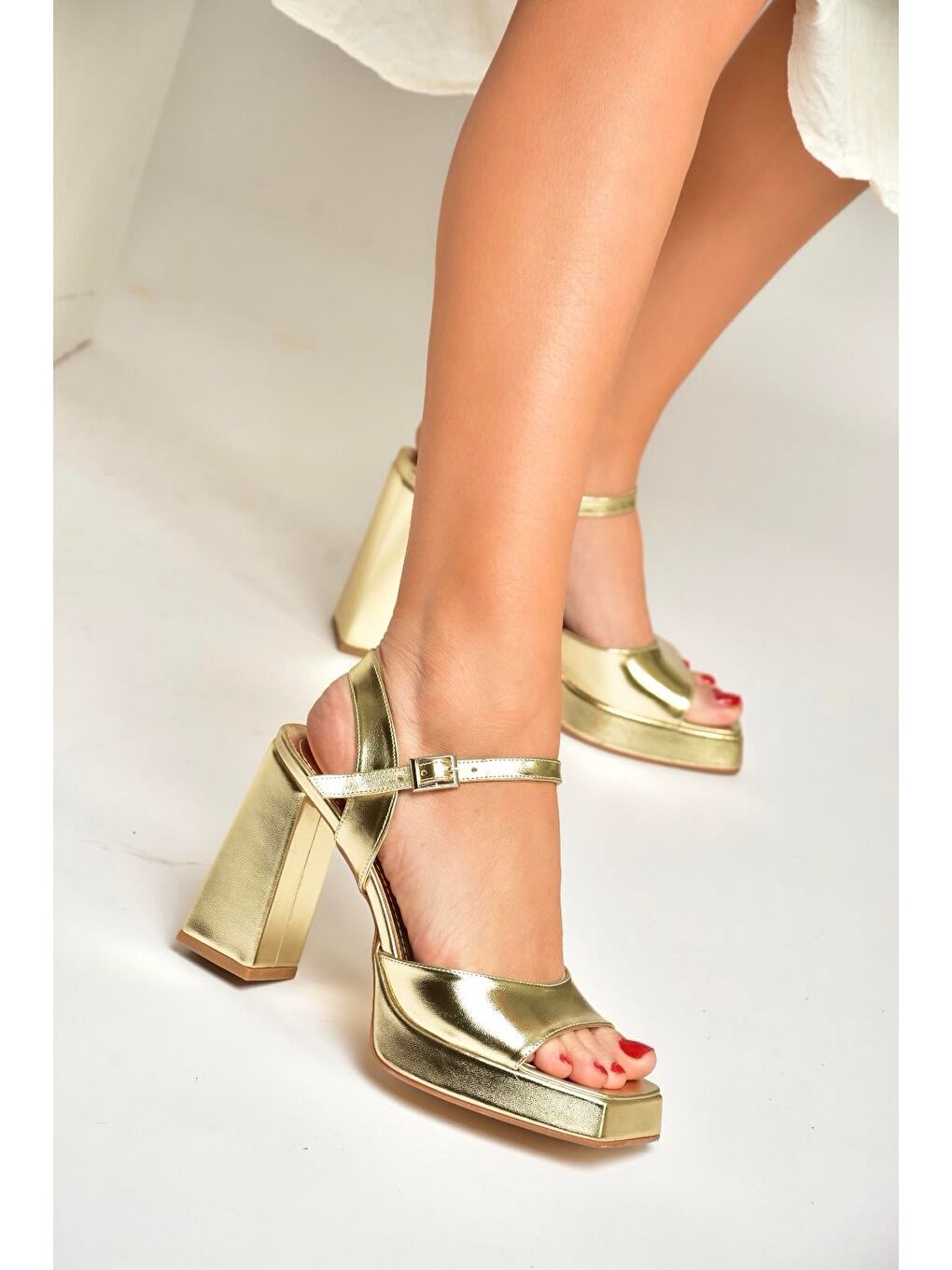 Sarı Altın Kadın Topuklu Ayakkabı Y246055009-2