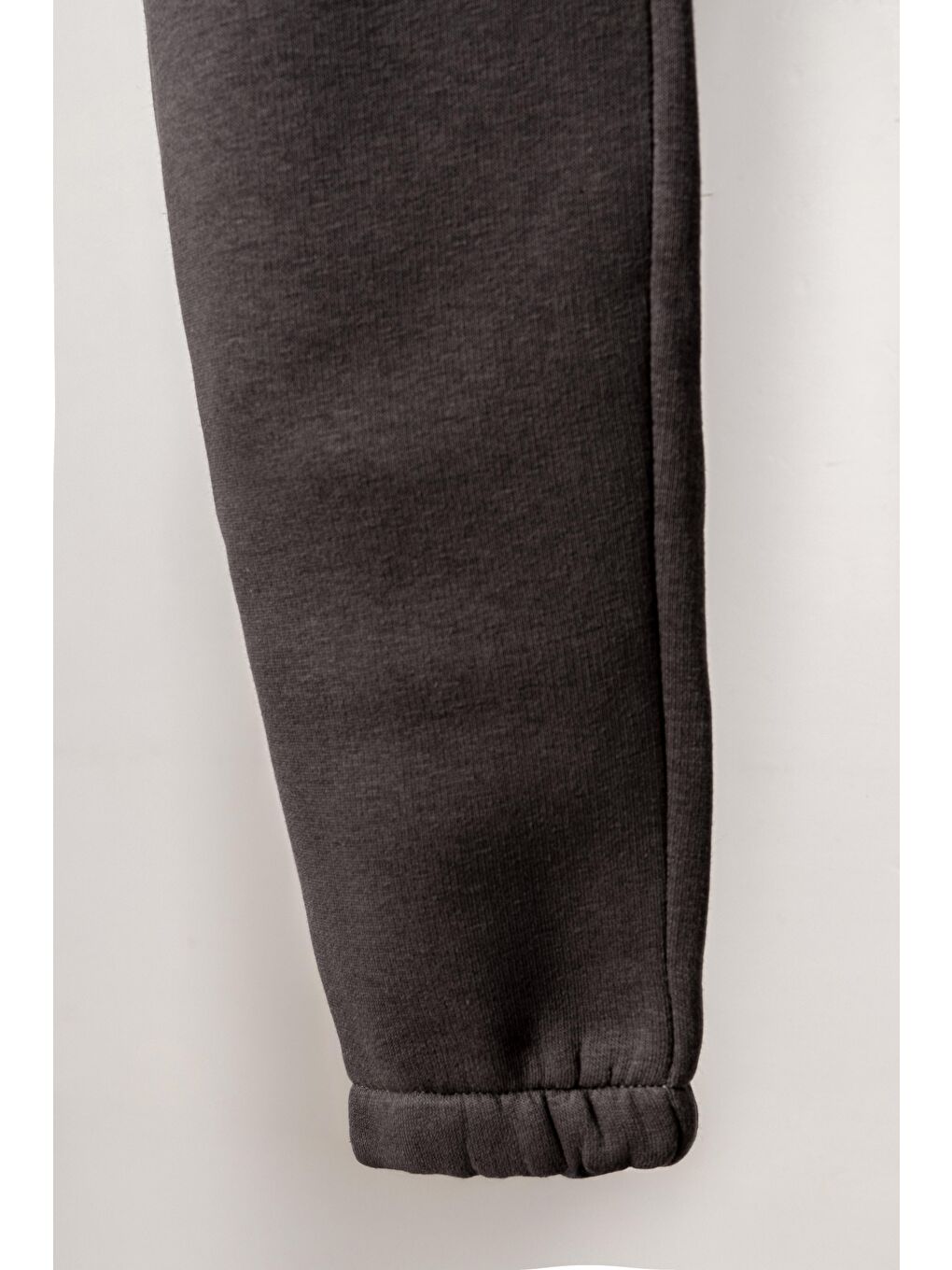 Gri 3 İp İki Diz Mikro Kargo Cepli Sağ Cep Fermuarlı Erkek Çocuk Eşofman Altı-3