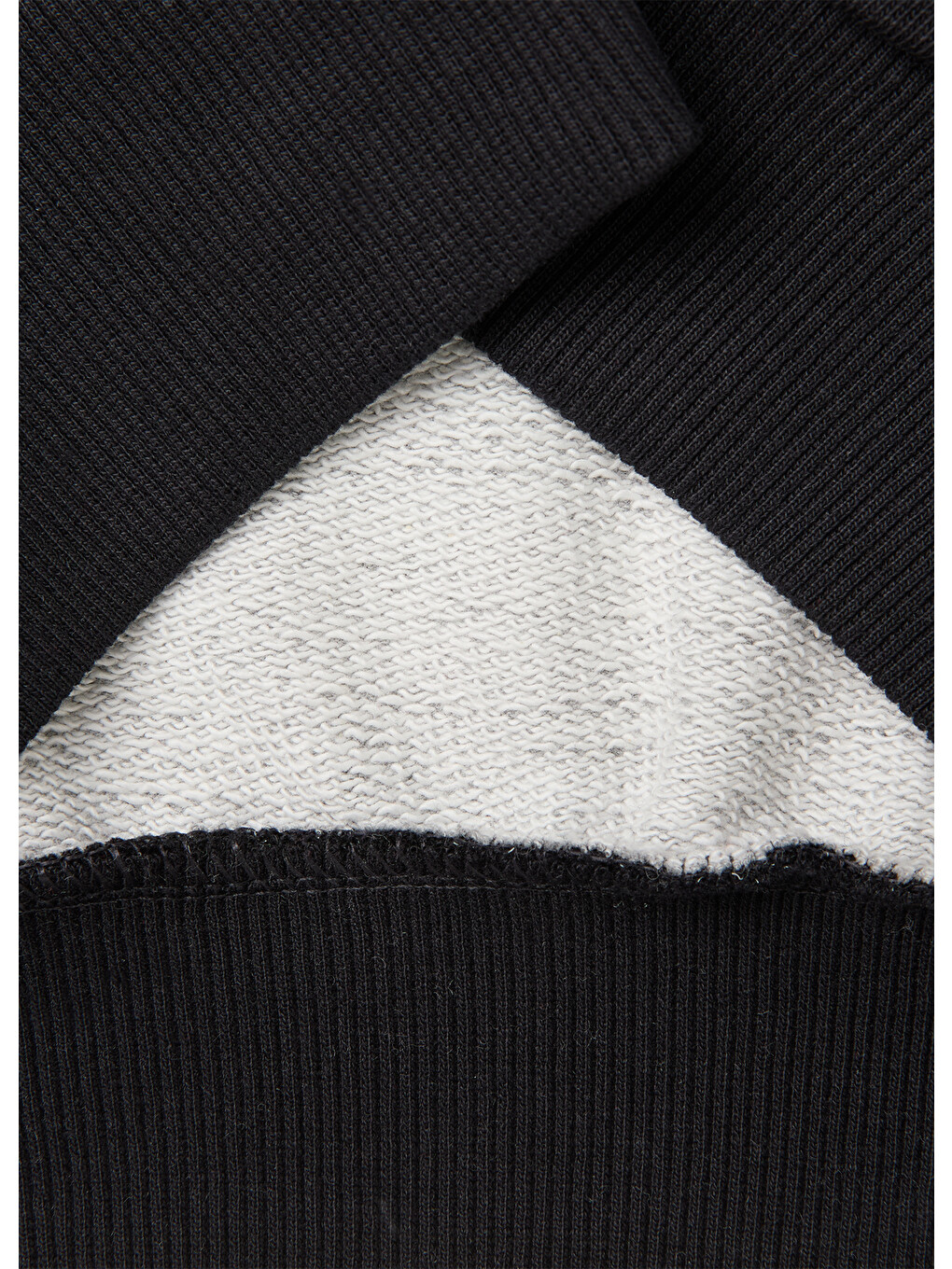 Kız Çocuk Siyah İşlemeli Renk Bloklu Reglan Kollu Bisiklet Yaka Sweatshirt-2