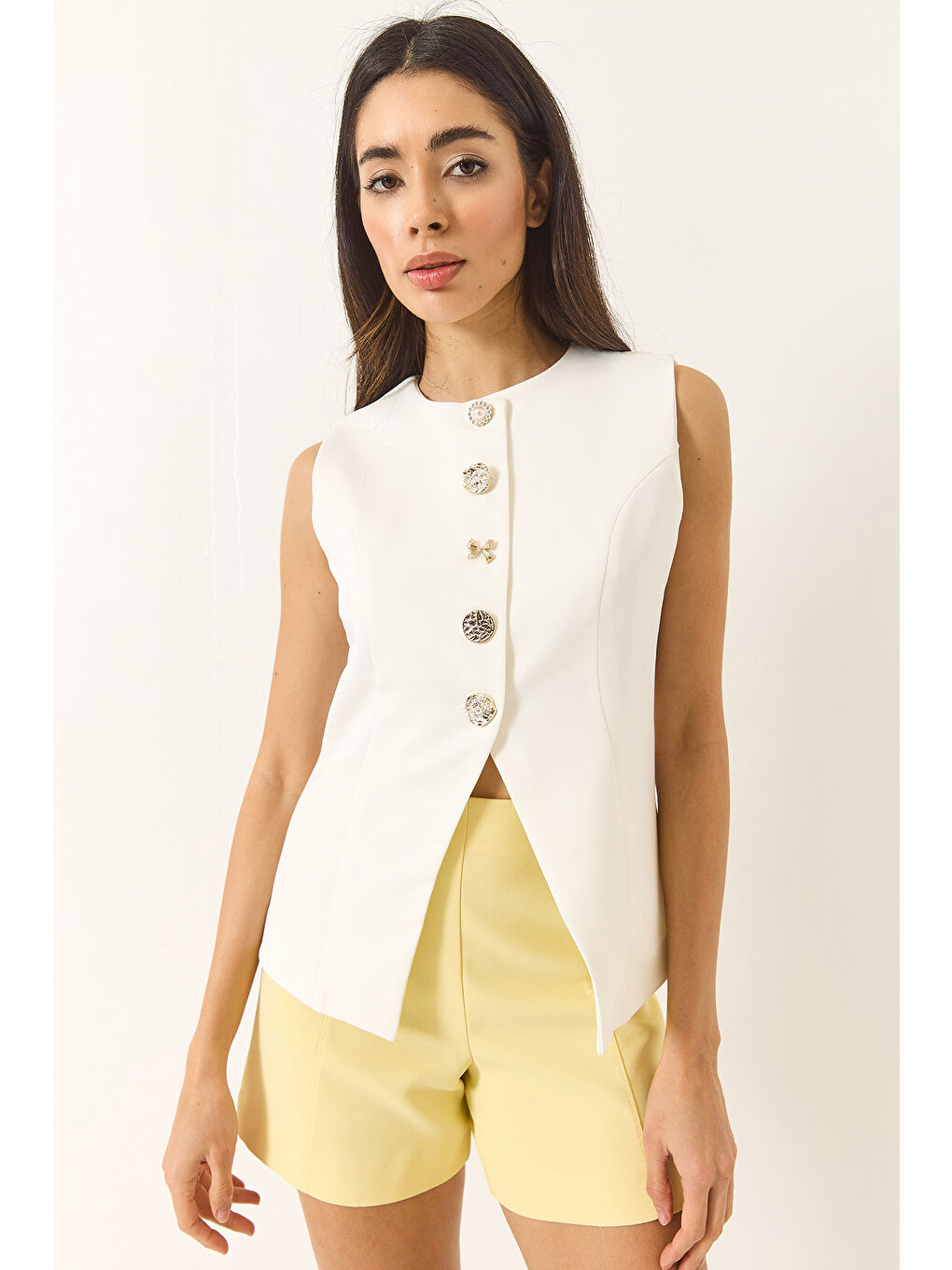 Beyaz Kadın Regular Bisilet Yaka Gold Düğme Detaylı Astarlı Dokuma Yelek-1