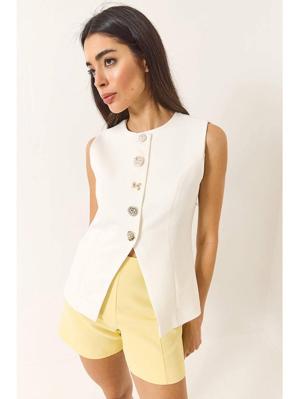 Beyaz Kadın Regular Bisilet Yaka Gold Düğme Detaylı Astarlı Dokuma Yelek-2