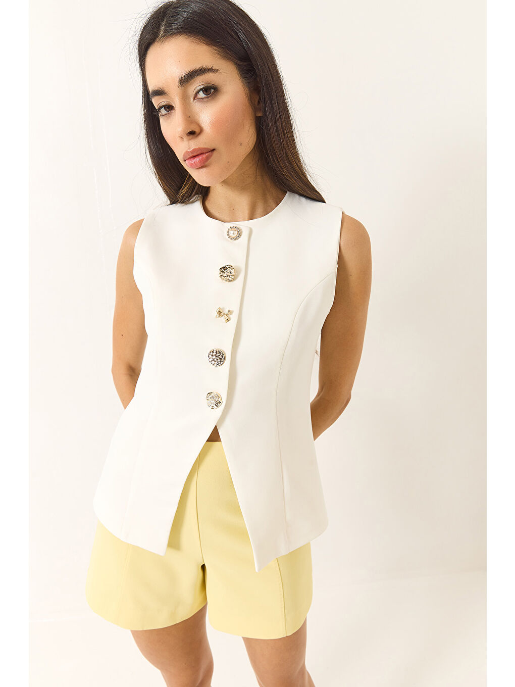 Beyaz Kadın Regular Bisilet Yaka Gold Düğme Detaylı Astarlı Dokuma Yelek-3