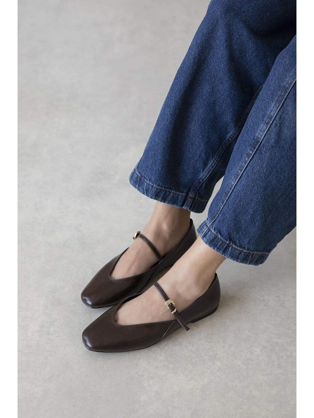 Kahverengi Evve Kadın Toka Detay Kırışık Deri Babet Kahve-1